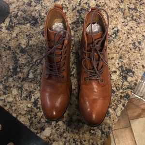 Frye Carson Lace up cognac 7.5